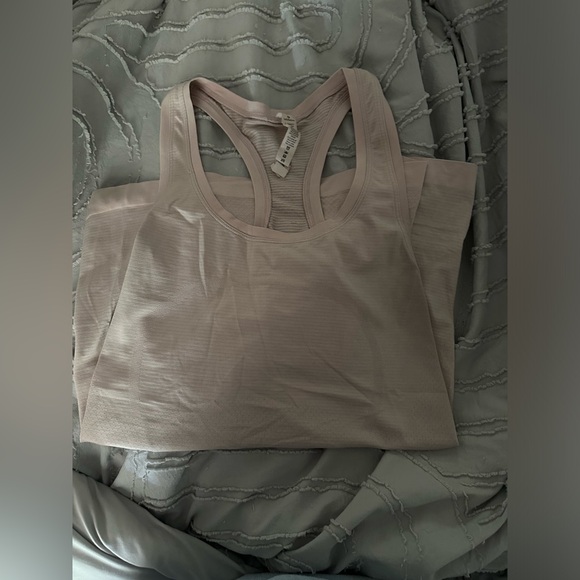 Lululemon Swiftly Tech - Picture 1 of 4